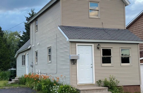 Laurium Cottage | Cozy 2-bedroom cottage in historic Calumet