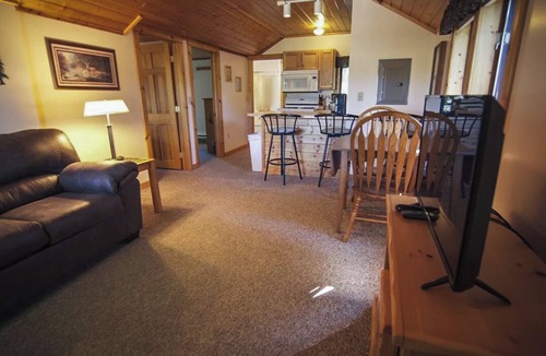 Munising Cottage | Cozy 2 bedroom cottage with full kitchen minutes from Pictured Rocks Cruises!
