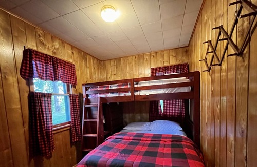 Iron County Cabin | Cozy 2 Bedroom Lakefront Cabin Turtle Point Outpost|Box Turtle