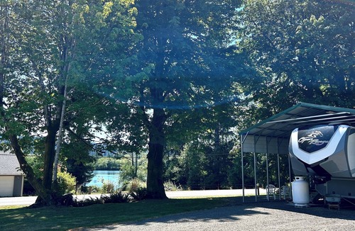 Beaver House | Cozy 2-bedroom mobile home in front of lake pleasant.