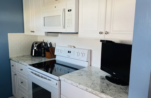 Kiska Beach House | Cozy 2BR/2BA House with Large Fenced Yard for Pets & 5 Min. Walk to Beach!