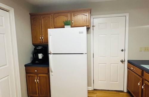 Abingdon Condo | Cozy 3 Bed 2 Bath 2 cot minute from Va Creeper Trail Bristol Speedway Hard Rock