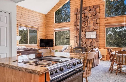 Pine Valley Cabin | Cozy 3-bedroom cabin in perfect Pine Valley with AC