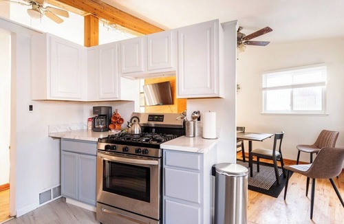 Oak Park House | Cozy 3-bedroom house centrally located in charming Oak Park. Book now