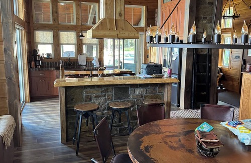 L'Anse Cabin | Cozy 4-bedroom cabin with WiFi, AC on Lake Superior.