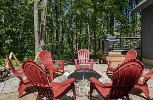 Harbor Springs House | Cozy 4-bedroom house in Harbor Springs! 5 minutes to Nub's Nob & Boyne Highlands