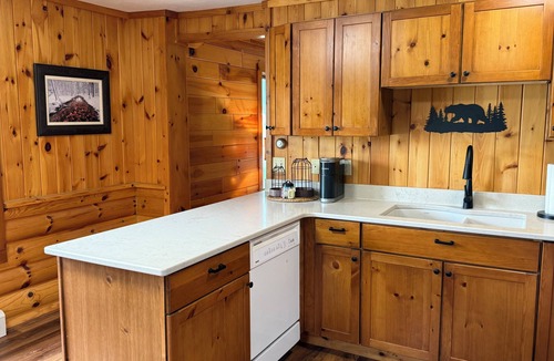 Eagle River Cabin | Cozy 4-Bedroom Up North Escape in Eagle River perfect for relaxing getaways!