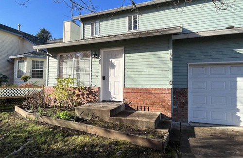 Five Oaks House | Cozy 4B House with Pool Table, Near Nike/Intel, 10miles to downtown Portland