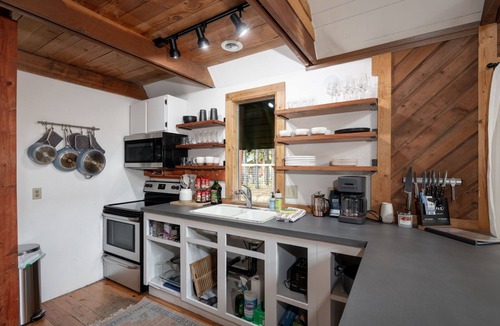 Oregon Water Wonderland Cabin | Cozy A frame cabin near the Deschutes River.