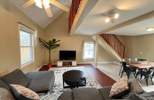 Pawcatuck House | Cozy and Spacious Coastal Cottage in Stonington Connecticut!