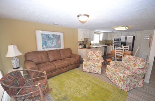 Suttons Bay Apartment | Cozy apartment in downtown Suttons Bay. Short walk to beach.