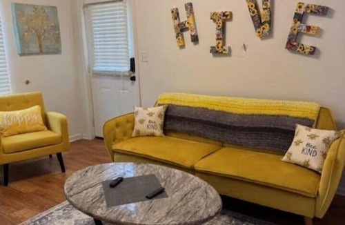 Alma Apartment | Cozy Apt- Centrally located