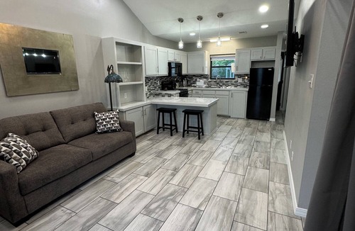 Claiborne Apartment | Cozy atmosphere 5 minutes to Sports complex, Expo center and downtown.