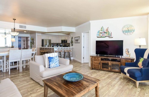 Destin Condo | Cozy beachfront condo w/private balcony & elevator in Destin! ☀🌺🐚