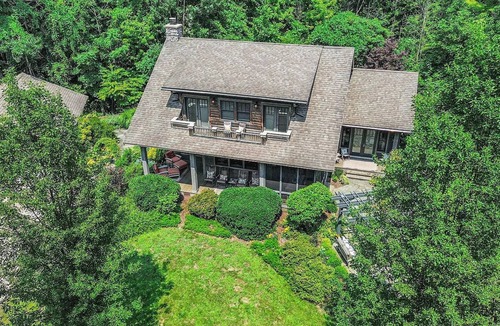 South Haven Cabin | Cozy Cabin for a Peaceful Getaway on Private 20-acres of Woods with Pond