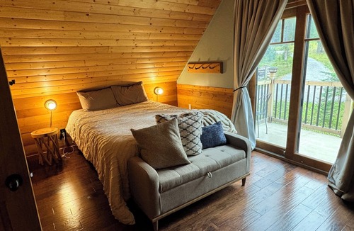 Nordegg Cabin | Cozy Cabin on Coliseum Mountain 3 Bedrooms with bunk beds