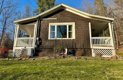 Callicoon Cabin | Cozy Cabin on the hills of Callicoon & Jacuzzi