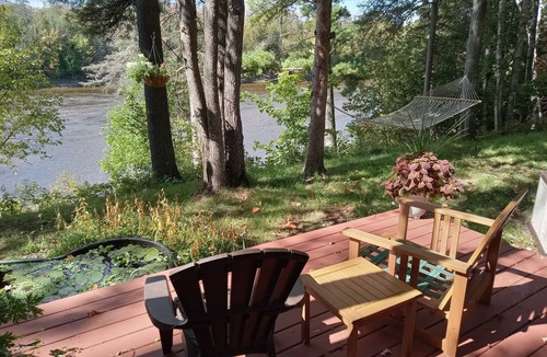 Cornell Cabin | Cozy Cabin on the River
