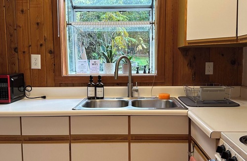 Eugene Cabin | Cozy Cabin Vibes! Walk to Hayward, Autzen, Matt Knight, anywhere on campus.