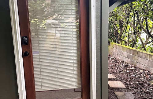 Eugene Cabin | Cozy Cabin Vibes! Walk to Hayward, Autzen, Matt Knight, anywhere on campus.