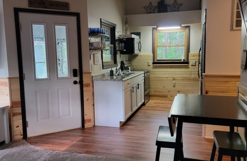 Higgins Lake Cabin | Cozy Cabin walking distance to BEAUTIFUL Higgins Lake!