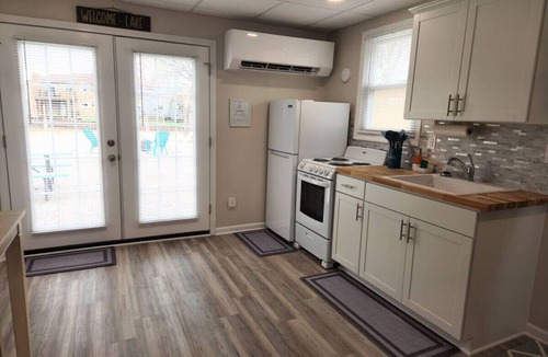 Anchor Bay Harbor Apartment | Cozy Canal Tiny Home | Sleeps 4 | Boat Parking