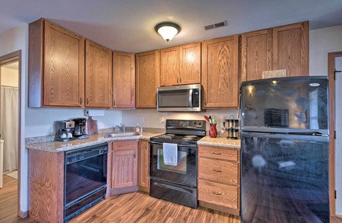 Cedar Rapids House | Cozy Cedar Rapids Pad - 2 Blocks to Mercy Care!