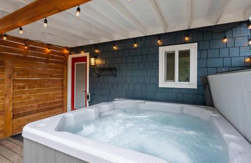 Rockaway Beach House | Cozy Coastal Cabin