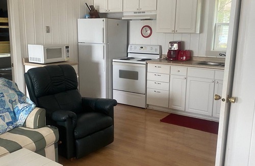 Baldwin Cottage | Cozy Cottage -2-Bedroom- on Amazing 910 Acre Big Star Lake!