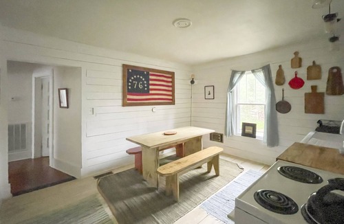 Brevard Cottage | Cozy Cottage in the heart of the Blue Ridge Mountains