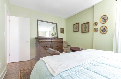 Saugatuck House | Cozy Cottage | Water Views w/Hot Tub & Sauna