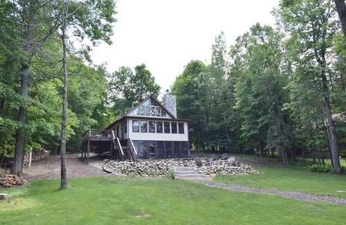 New Auburn Cabin | Cozy Family Cabin on Island Chain of Lakes