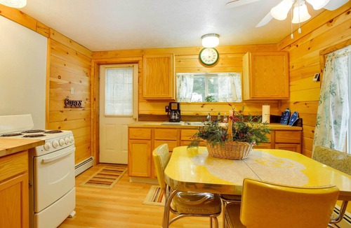 Interlochen Cabin | Cozy Interlochen Cabin w/Dock: 1 Mi to Bass Lake