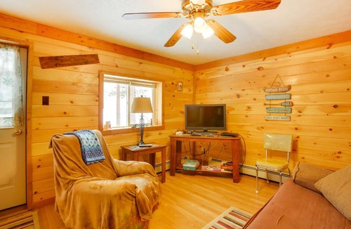 Interlochen House | Cozy Interlochen Cabin w/Dock: 1 Mi to Bass Lake