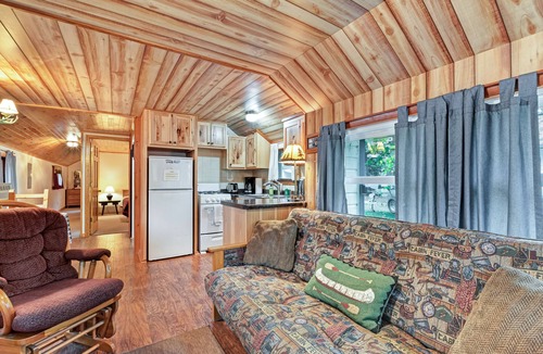 Manitowish Waters Cabin | Cozy lake cabin with access to lakefront pier & community firepit