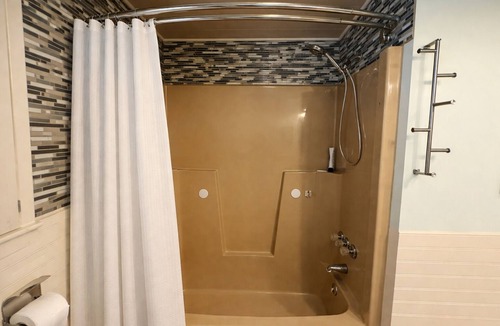Millersburg House | Cozy Lake Huron Retreat | Family & Dog Friendly