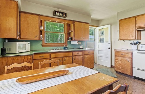 Muskegon Cottage | Cozy Lake Michigan Cottage- Perfect for relaxing picturesque lake stays