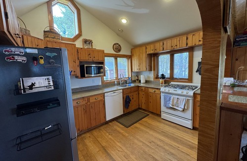 McMillan Cabin | Cozy Lakefront Cabin - A stone throw away from Michigan's best kept secrets!