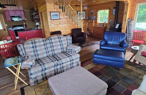 Comstock Cabin | Cozy Lakefront Cabin w/canoe, hammock, fire-pit & grill! Perfect group getaway