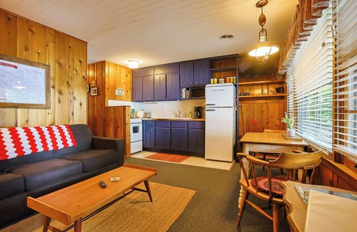Presque Isle Cabin | Cozy Lakefront Retreat Sleeps 4, Fully Updated