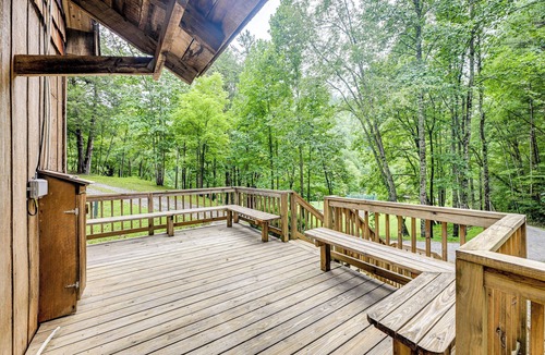 Franklin Cabin | Cozy Log Living: 2BD Nantahala Escape w/trails