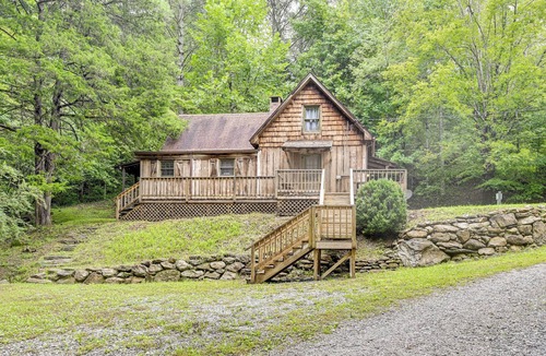 Franklin Cabin | Cozy Log Living: 2BD Nantahala Escape w/trails