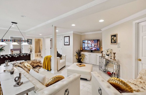 Fairland House | Cozy Lower-Level Retreat 3 Rooms + Pool Table
