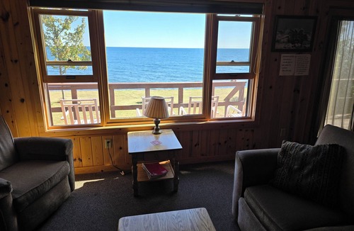 Lutsen Cabin | Cozy Lutsen Cabin - Steps from Lake Superior!