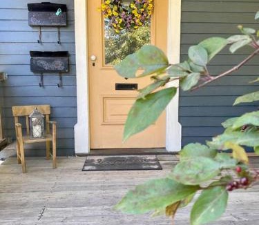 Adrian Apartment | Cozy Main Street Flat