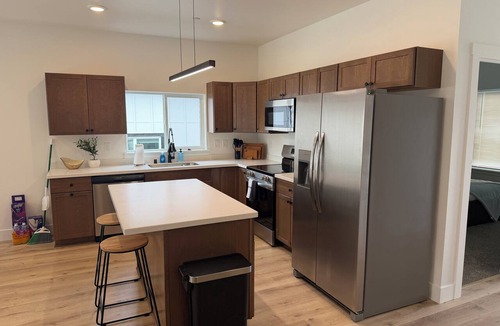 Cathlamet Condo | Cozy Modern 2-bedroom condo in charming Cathlamet
