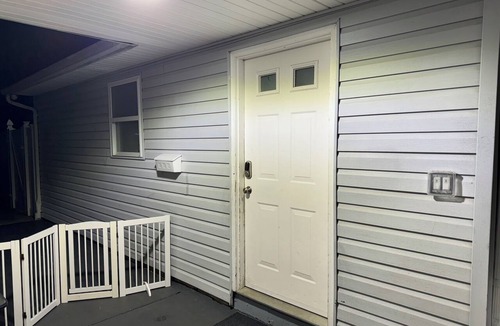 Bohemia Apartment | Cozy Modern Studio - Near MacArthur Airport