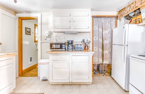 Government Camp Cabin | Cozy Mountain Cabin with Full Kitchen - Close to Town, Skiing & Hiking Trails