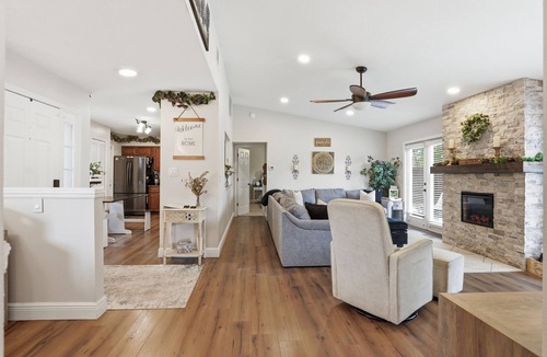 Ocoee House | Cozy Orlando getaway | Near Disney | Fenced Yard