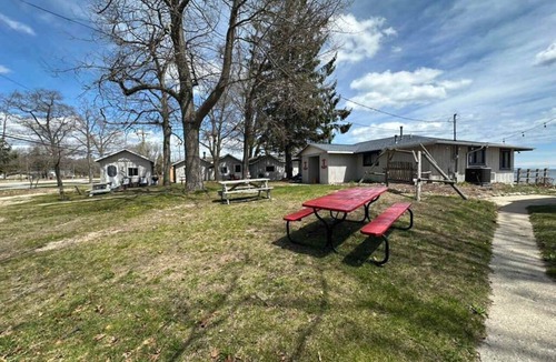 Oscoda Cottage | Cozy Oscoda Beach Cottage
